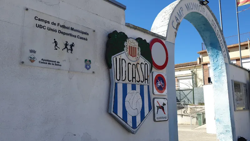 Campo de Deportes Municipal - Polideportivo en Cassa de la Selva - foto 2