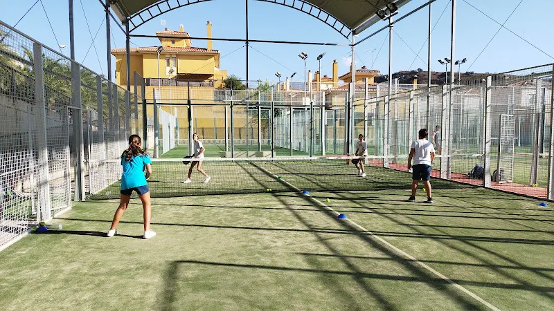 Centro de Pádel Sierra Nevada - Centro deportivo en Granada - foto 2