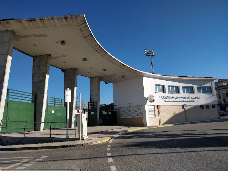 Estadio Municipal Antonio Bailón - Peligros