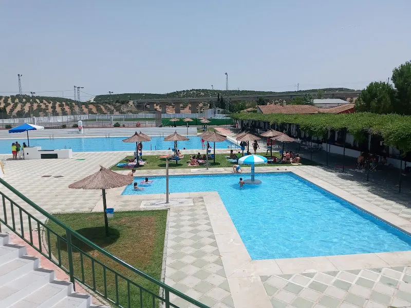 Polideportivo y Piscina Municipal - Polideportivo en Villanueva Mesia - foto 2