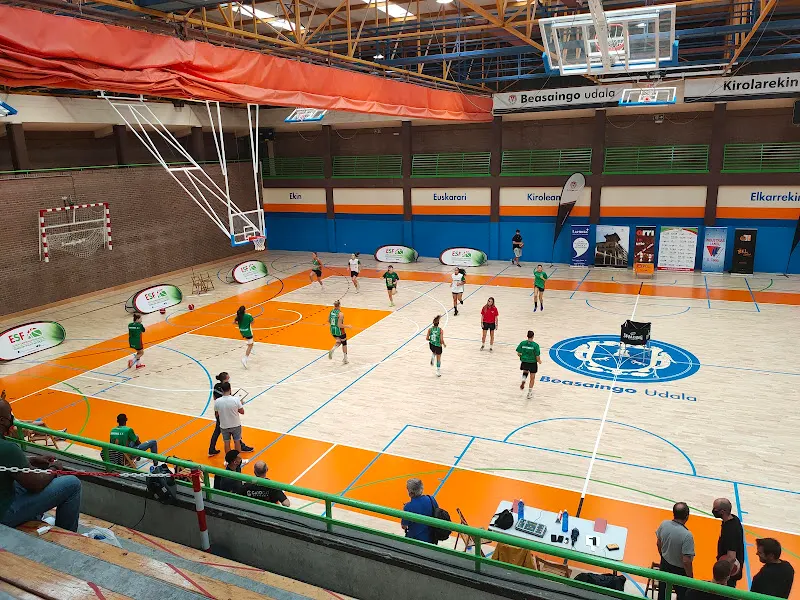Antzizar Kiroldegia - Polideportivo en Beasain - foto 2