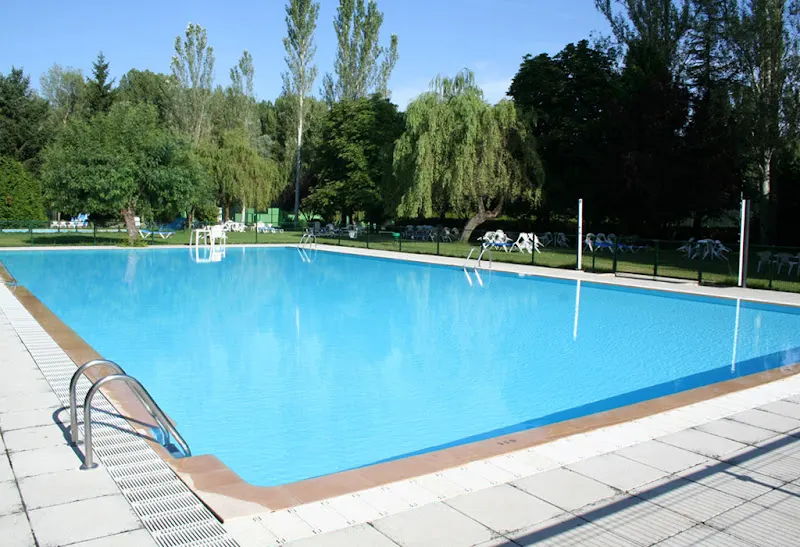 Polideportivo, Piscina y Gimnasio Municipal - Polideportivo en Aldeanueva de Ebro - foto 2
