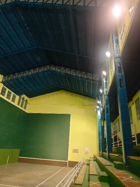 Frontón municipal - Polideportivo en Briones - foto 2