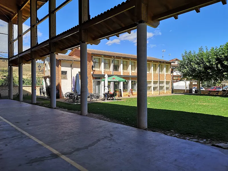 Frontón Municipal - Polideportivo en Matute - foto 3