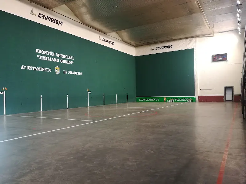 Frontón Municipal - Polideportivo en Pradejon - foto 2