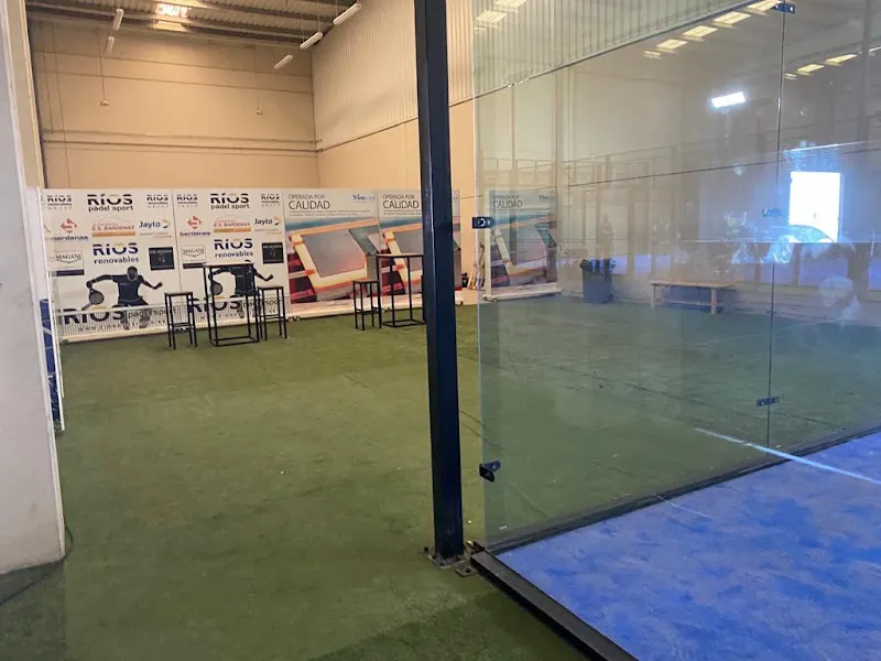 RÍOS Pádel Club - Club deportivo en Tudela - foto 2
