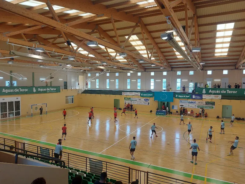 Centro Deportivo y Piscina De Teror - Polideportivo en Teror - foto 2