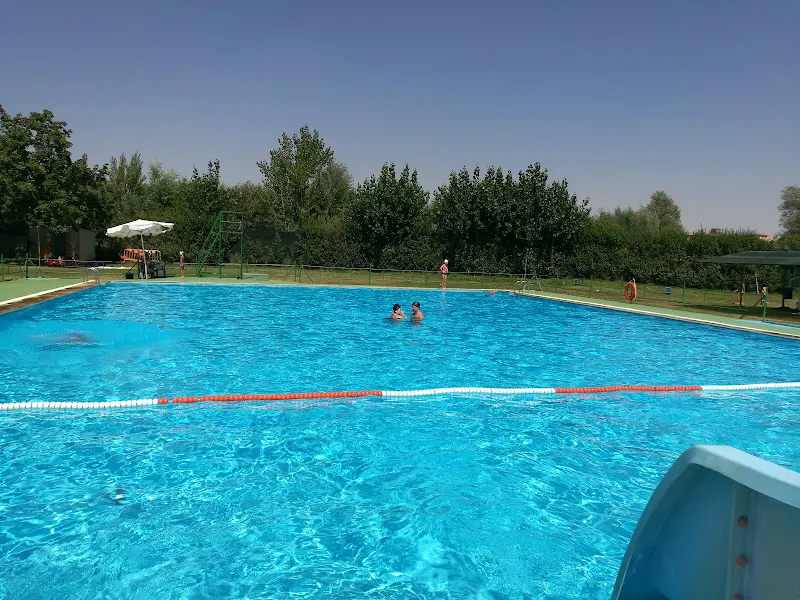 Pabellón Municipal - Polideportivo en Sahagun - foto 2