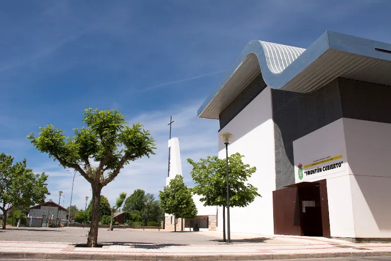 Frontón Cubierto de La Virgen del Camino - Centro deportivo en San Andres del Rabanedo - foto 2