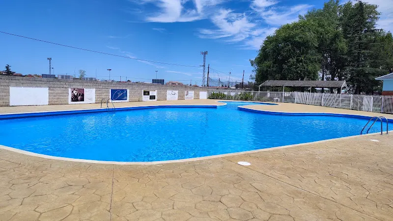 Complejo Polideportivo y Piscinas "Los Salados" - Polideportivo en Benavente - foto 2