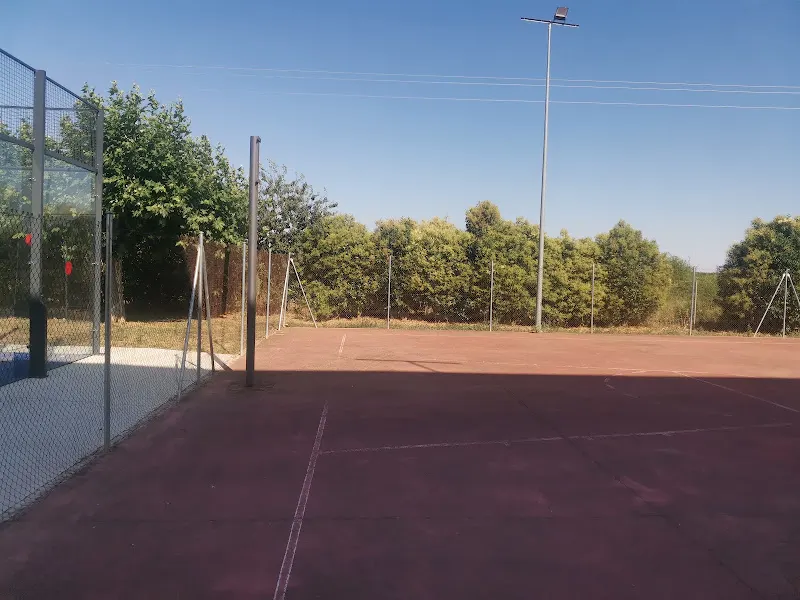 Polideportivo Villa De Encinas - Polideportivo en Villaquejida - foto 2