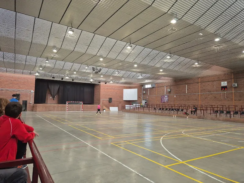 Pabellón Municipal de Bellvís - Polideportivo en Bellvis - foto 2