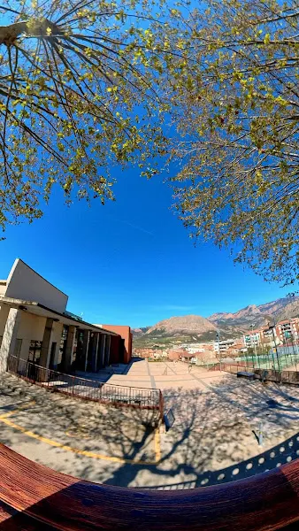 Pavelló Francesc Betriu - Polideportivo en Oliana - foto 2