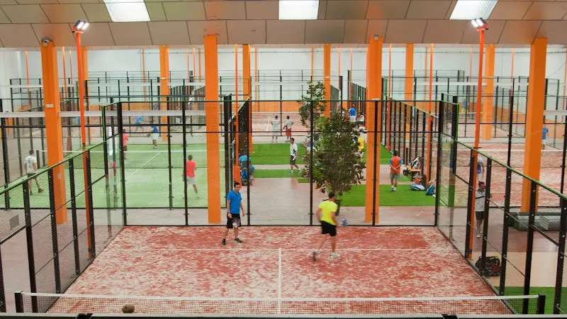 Centro Deportivo Pádel Indoor Griñón - Club de pádel en Grinon - foto 2