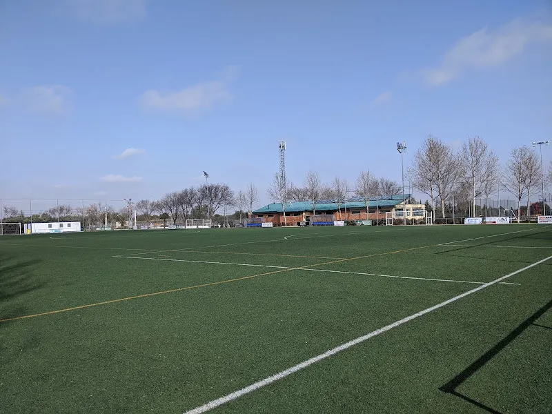 Ciudad Deportiva Héctor Valero - Polideportivo en Sevilla la Nueva - foto 2