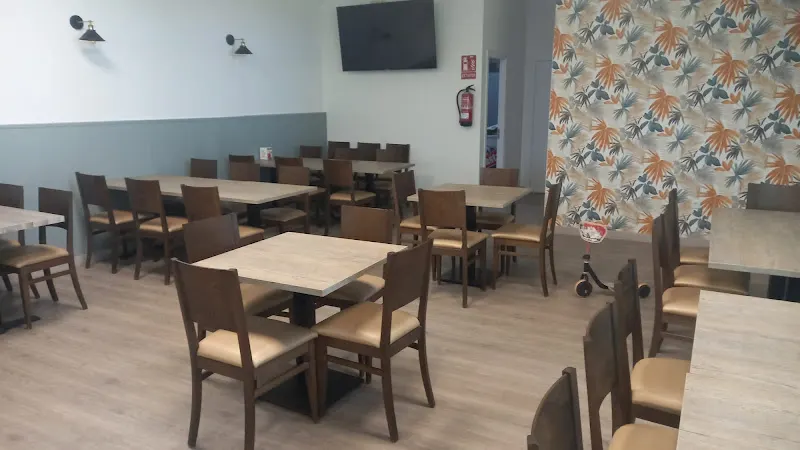 Polideportivo y Piscina Municipal PEÑAS ALBAS - Restaurante en Villalbilla - foto 2