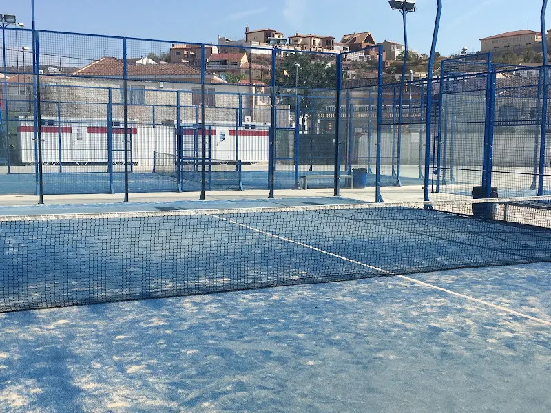 Pistas de Padel, Tenis y Fútbol 7 Colegio Europa - Centro deportivo en Málaga - foto 2