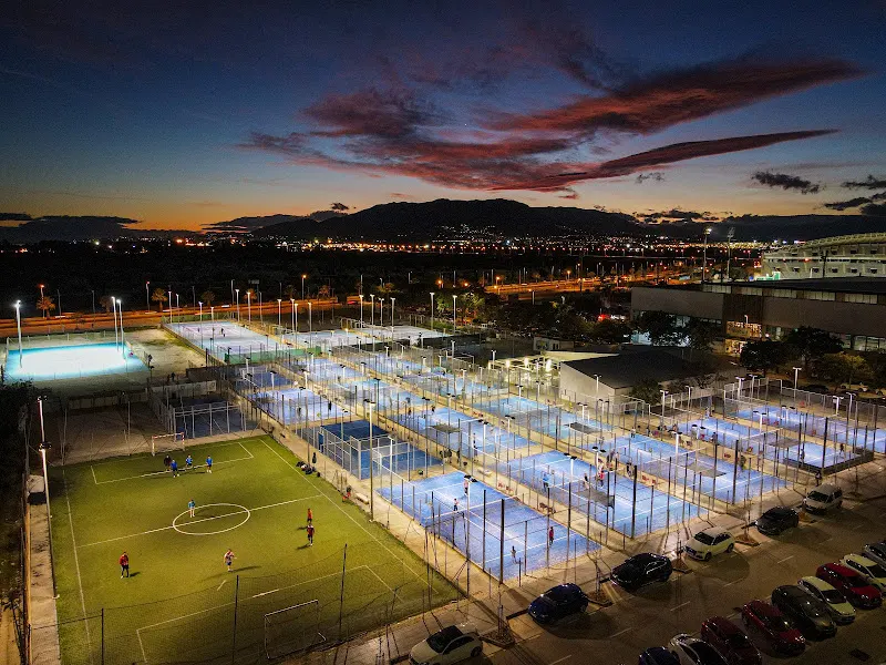Inacua Centro Raqueta - Polideportivo en Málaga - foto 3