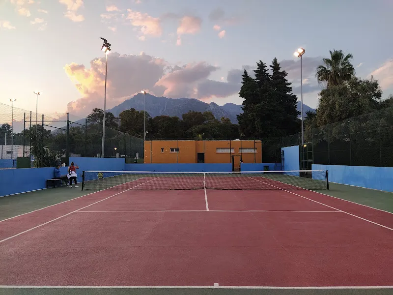 Polideportivo Paco Cantos - Polideportivo en Marbella - foto 2