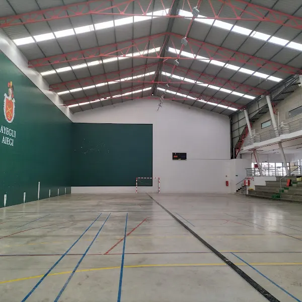 Polideportivo de Ayegui - Polideportivo en Ayegui - foto 2