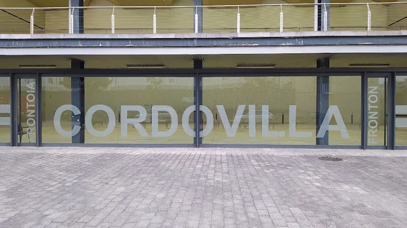 Instalaciones deportivas Cordovilla - Polideportivo en Cordovilla - foto 2