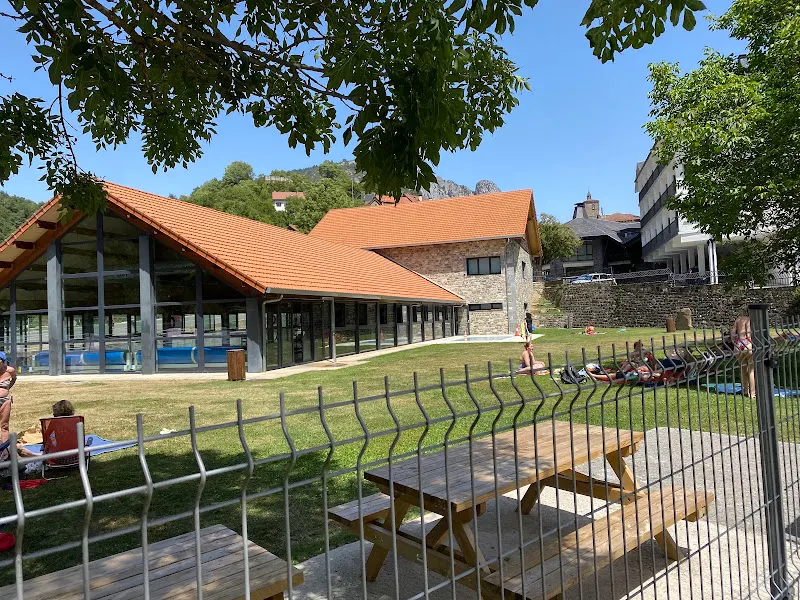 Piscinas Municipales de Isaba - Polideportivo en Isaba/Izaba - foto 2