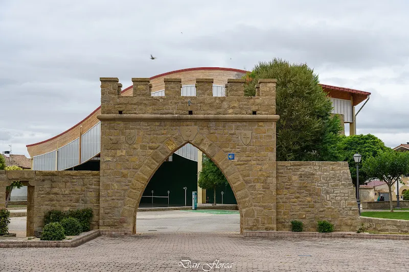 Frontón - Polideportivo en Obanos - foto 2