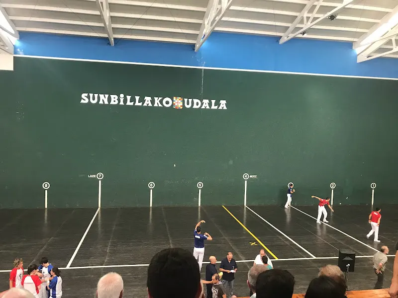 Frontón Municipal de SUNBILLA - Centro deportivo en Sunbilla - foto 2