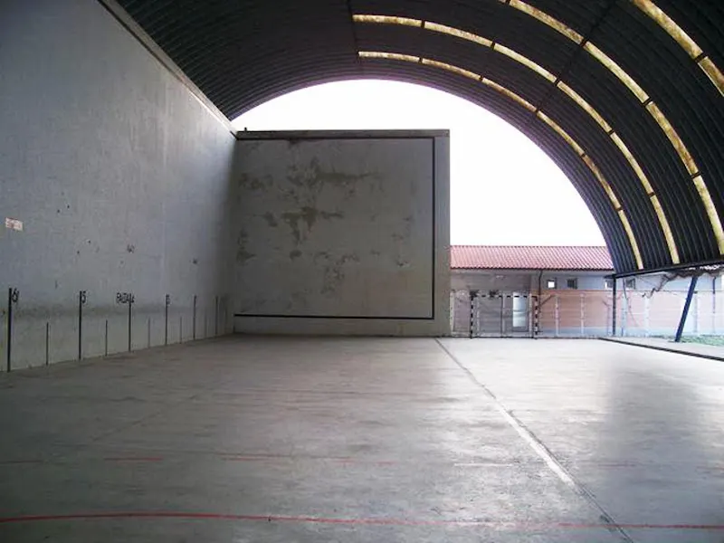 Frontón cubierto Urroz-Villa - Club deportivo en Urroz-Villa - foto 2