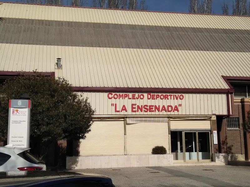 Complejo Deportivo "La Ensenada" - Polideportivo en Palencia - foto 2