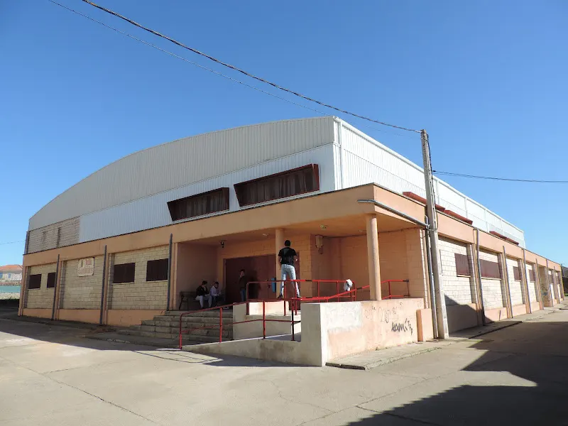 Pabellon municipal - Polideportivo en Lumbrales - foto 2