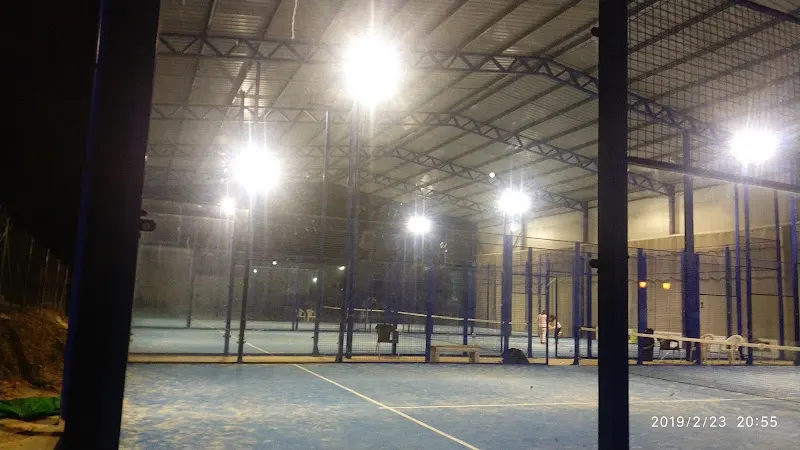 Padel Now - Centro deportivo en Gerena - foto 2