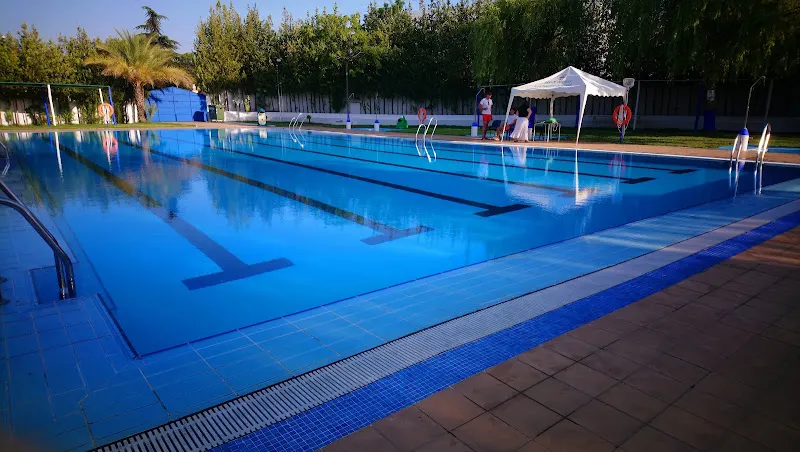 Polideportivo Municipal Rafael Pozo Reinoso - Polideportivo en Huevar del Aljarafe - foto 2