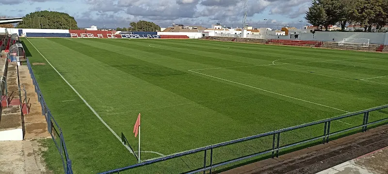 Estadio Municipal de La Puebla de Cazalla - Centro deportivo en Puebla de Cazalla (La) - foto 2