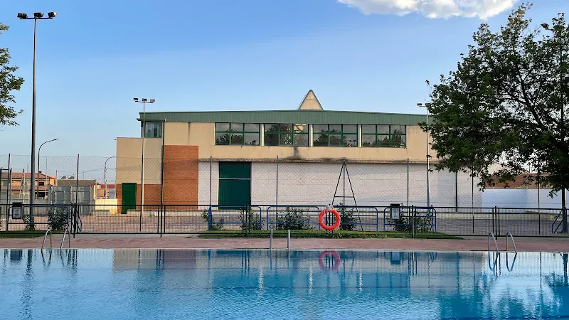 Piscinas y Polideportivo Municipal de Santa Eulalia del Campo - Polideportivo en Santa Eulalia - foto 3