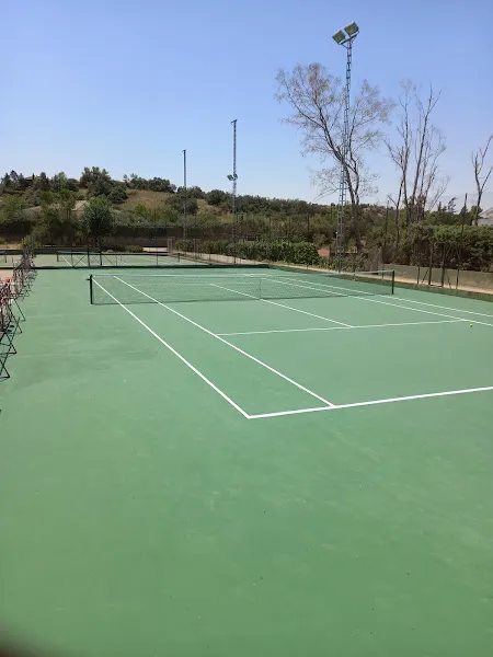 CENTRO DE TENIS Y PADEL LA BASTIDA - Club deportivo en Toledo - foto 2