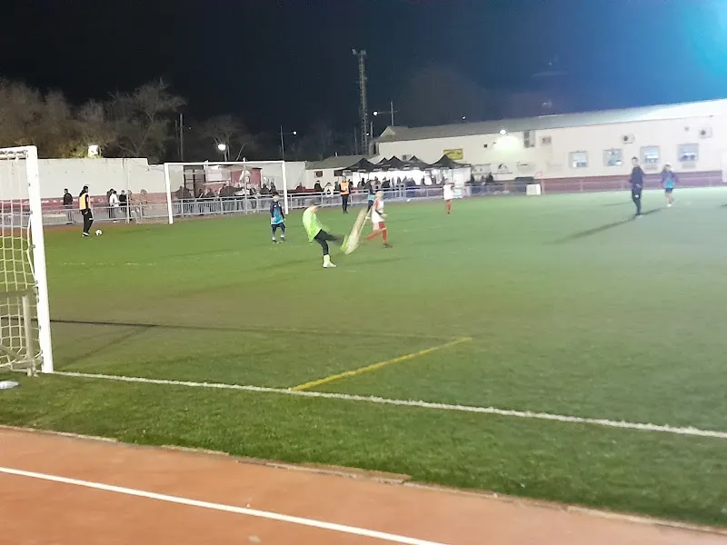 Pabellón Polideportivo de Villaluenga de la Sagra. - Club deportivo en Villaluenga de la Sagra - foto 2