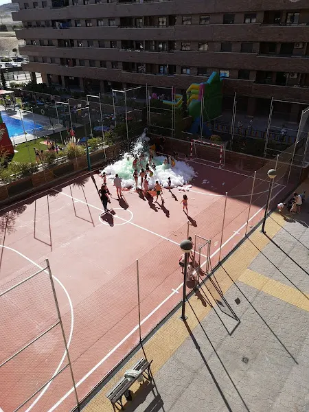 Pistas de Pádel y Tenis - Polideportivo en Sesena - foto 2