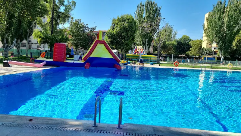 Polideportivo-Piscina Villafontana - Versalles - Polideportivo en Mostoles - foto 2